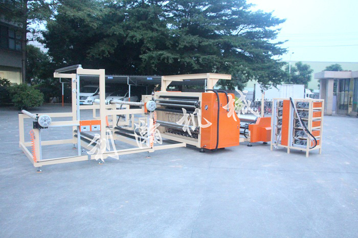 全自動(dòng)<a href='http://m.bu29.cn/xingyezixun/698.html' target='1' style='font-size:14px; font-weight:bold; color:#ff0000;'>超聲波<a href='http://m.bu29.cn/xingyezixun/748.html' target='1' style='font-size:14px; font-weight:bold; color:#ff0000;'>裥棉機(jī)</a></a>側(cè)面