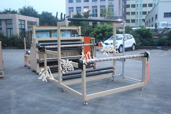 全自動(dòng)<a href='http://m.bu29.cn/xingyezixun/698.html' target='1' style='font-size:14px; font-weight:bold; color:#ff0000;'>超聲波<a href='http://m.bu29.cn/xingyezixun/748.html' target='1' style='font-size:14px; font-weight:bold; color:#ff0000;'>裥棉機(jī)</a></a>側(cè)面