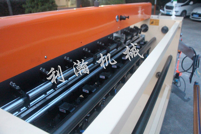 <a href='http://m.bu29.cn/xingyezixun/1133.html' target='1' style='font-size:14px; font-weight:bold; color:#ff0000;'>超聲波剪切機(jī)</a>