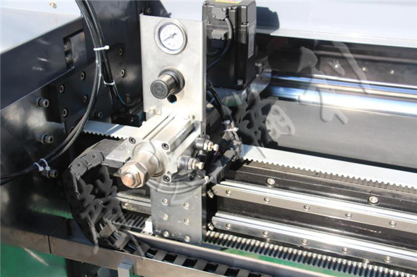 全自動<a href='http://m.bu29.cn/xingyezixun/748.html' target='1' style='font-size:14px; font-weight:bold; color:#ff0000;'>裥棉機</a>