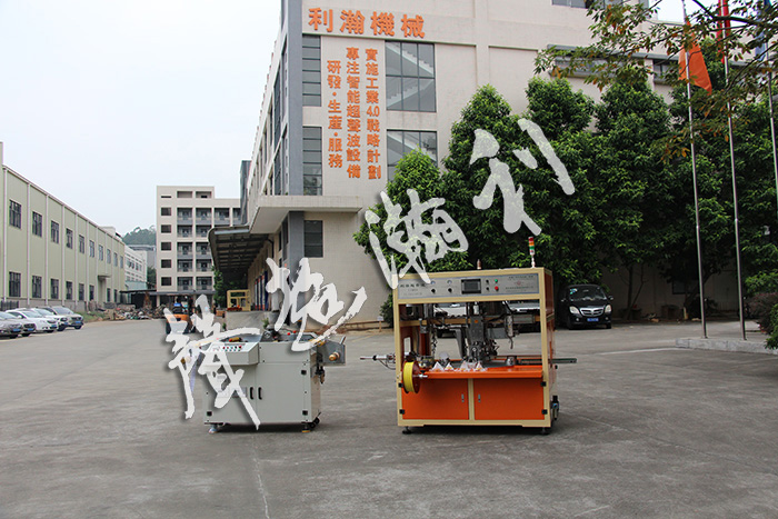 全自動<a href='http://m.bu29.cn/xingyewenzhang/975.html' target='1' style='font-size:14px; font-weight:bold; color:#ff0000;'>商標分條機</a>